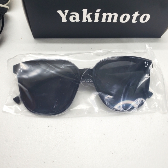 Yakimoto Trendy Polarized UV Blocking Sunglasses NWT - Picture 2 of 8